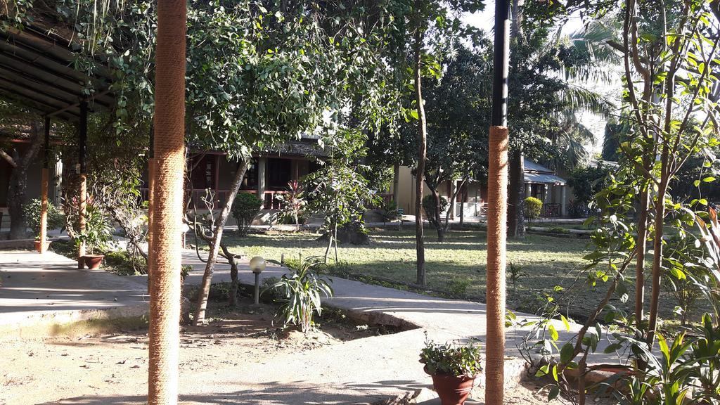 Unique Wild Resort Sauraha Dış mekan fotoğraf