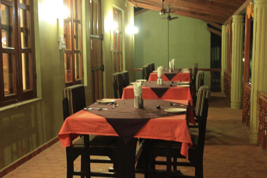 Unique Wild Resort Sauraha Dış mekan fotoğraf